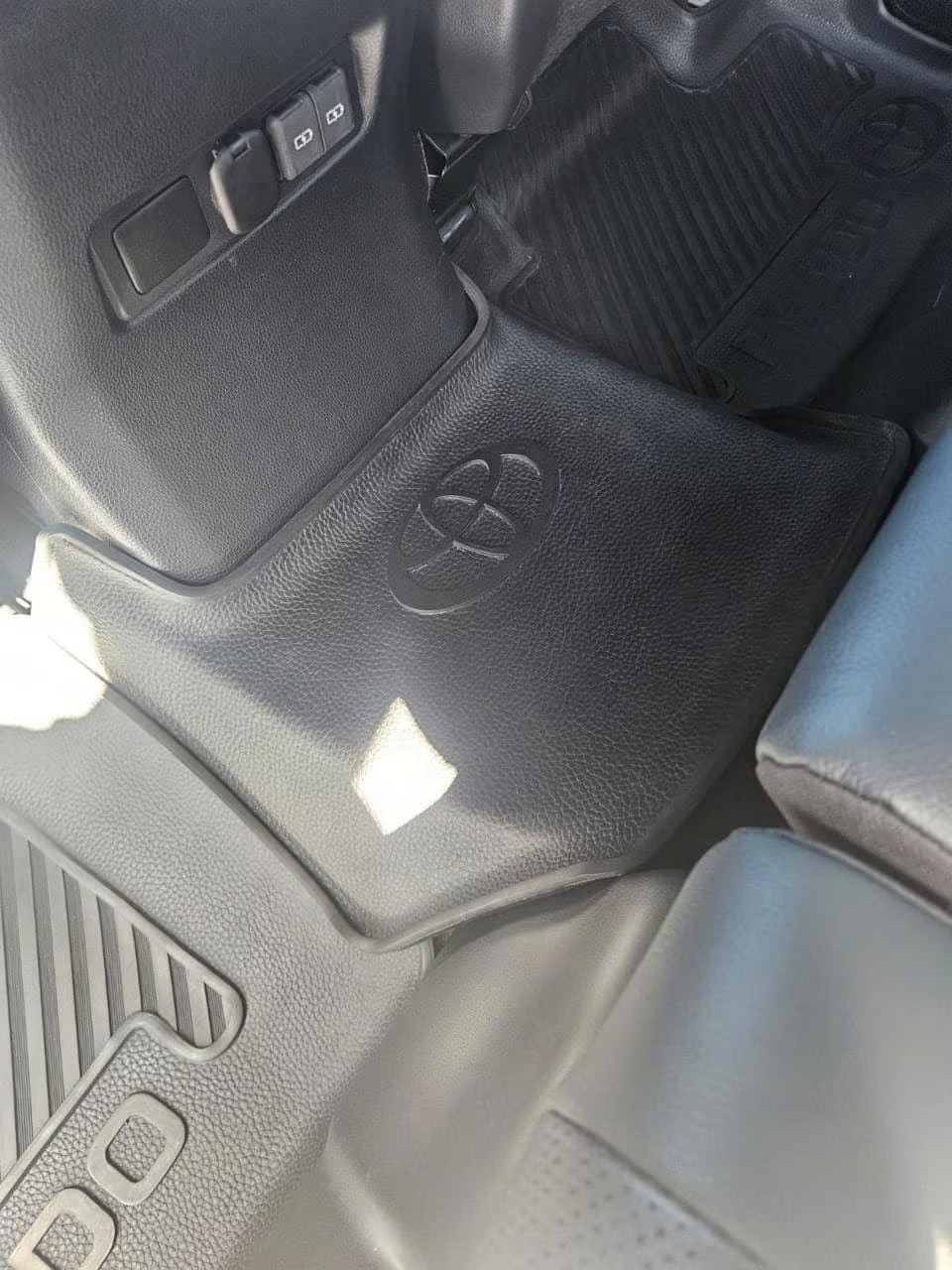 Toyota Land Cruiser Prado 250 Heavy Duty Rubber Floor Mats – Moulded Full Set