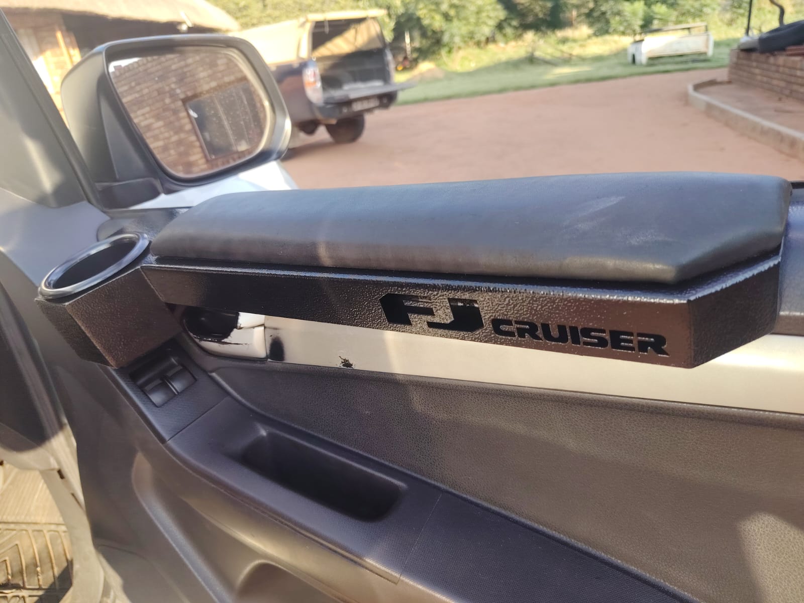 Custom Toyota Land Cruiser 79 & FJ Cruiser Armrest – Heavy‑Duty Steel with Cup Holder