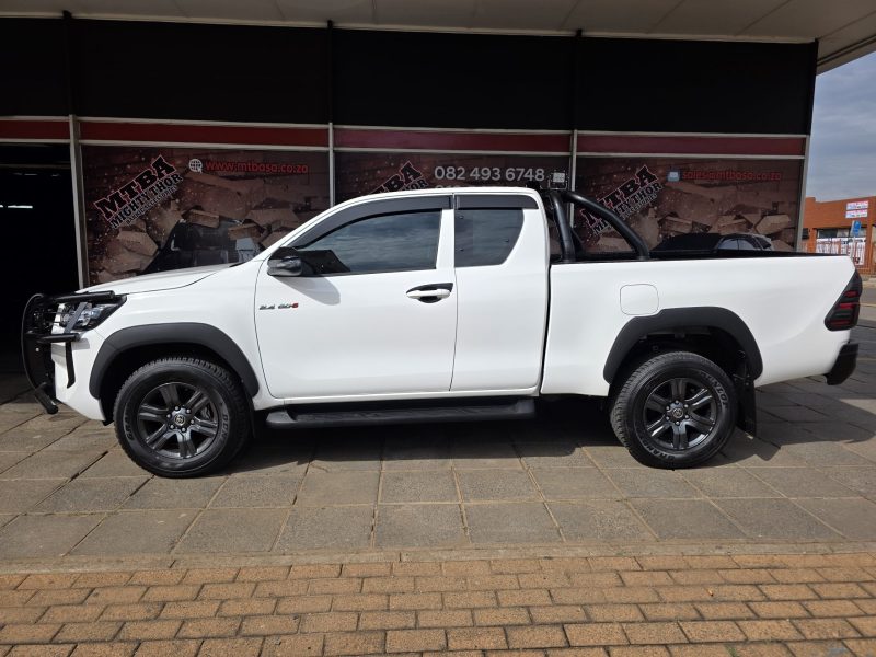 Toyota Hilux GD6 Weather Guards (2016–2025) – Slim & Moulded Wind Deflectors (All Cab Types)