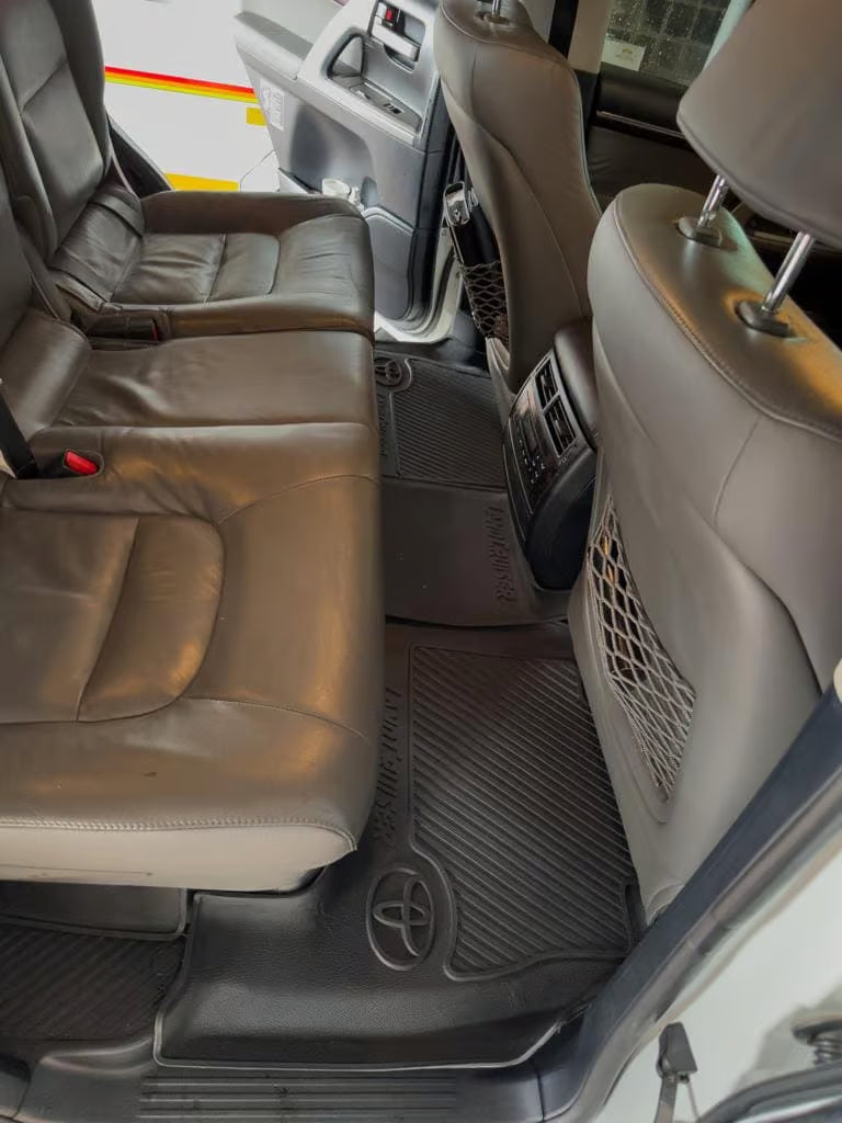 Toyota Land Cruiser 200 Rubber Floor Mats (2007–2022) – Heavy Duty Moulded Set