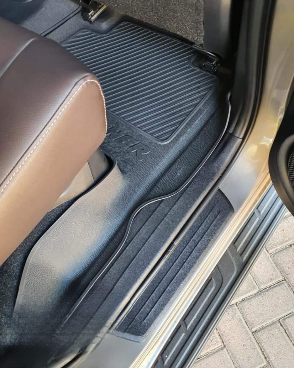 Toyota Fortuner D4D Rubber Floor Mats (2005–2015) – Heavy Duty Moulded Full Set