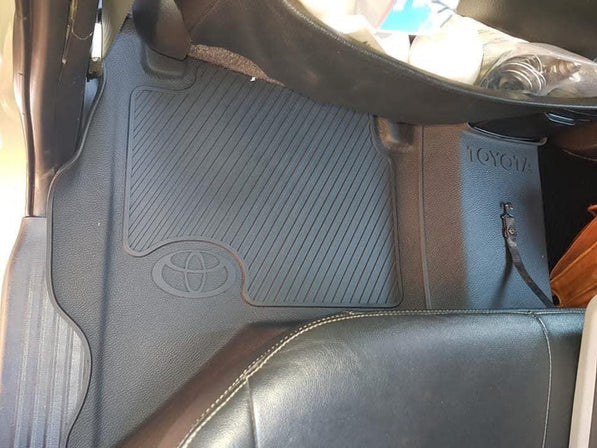 Toyota Hilux D4D Rubber Floor Mats (2005–2015) – Heavy Duty Moulded Set